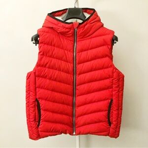 GAP Down Fill Winter Jacket Puffer Vest Red Minimalist Casual Cozy Hooded Vest.